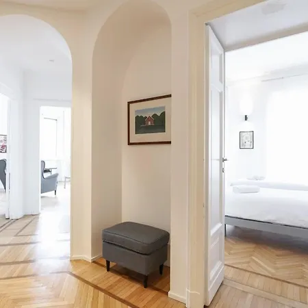 Light And Style In The Heart Of Apartment *