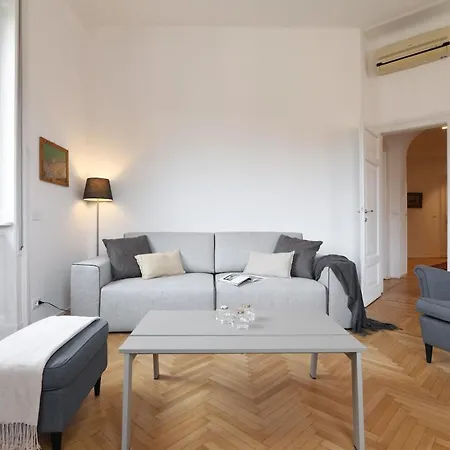 Light And Style In The Heart Of Apartment *