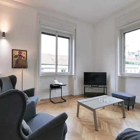 Apartment Light And Style In The Heart Of Milan